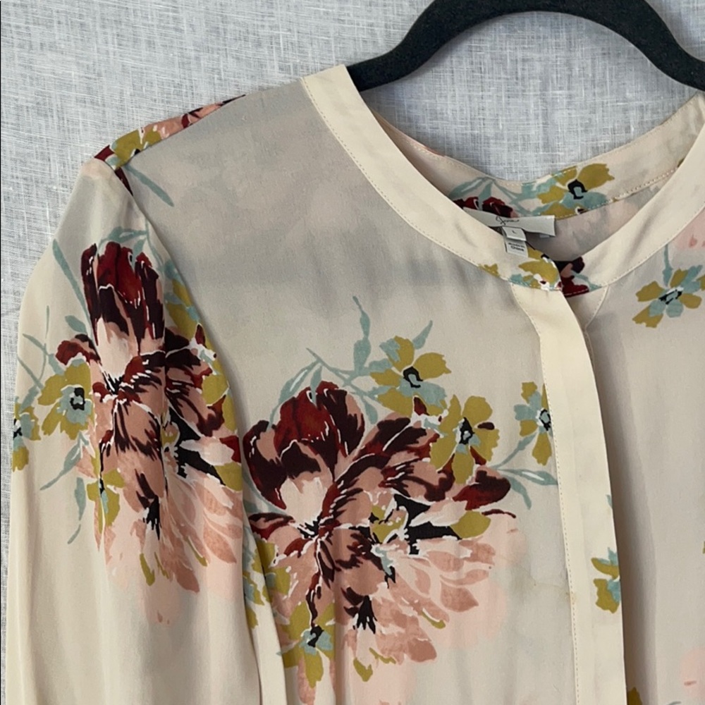 Joie blouse Make a offer and it’s yours :)